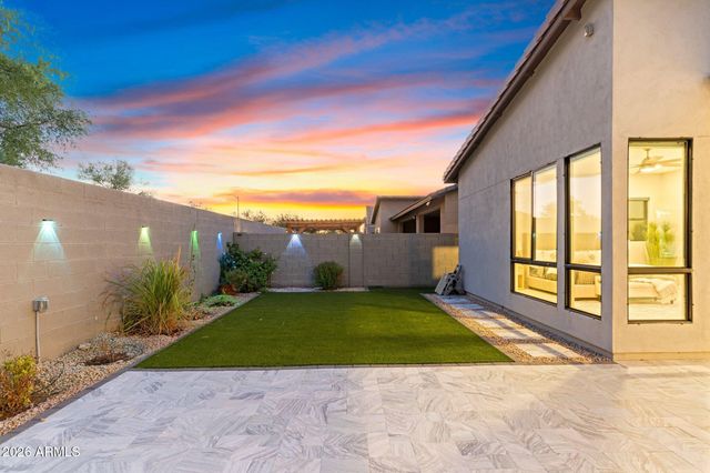 719 E Summerside Road, Phoenix, AZ 85042