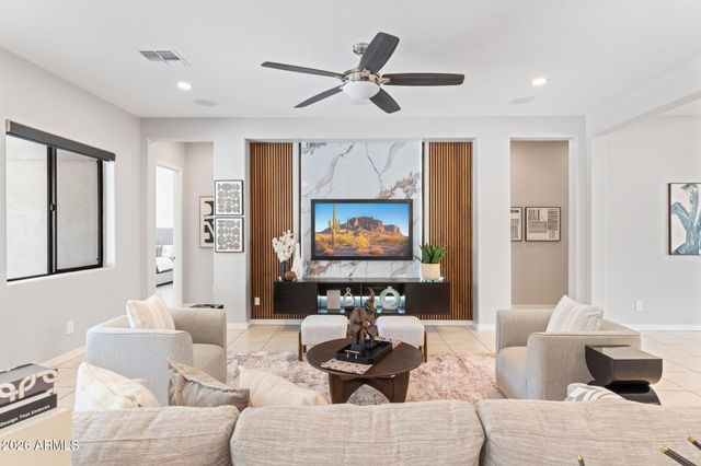 719 E Summerside Road, Phoenix, AZ 85042
