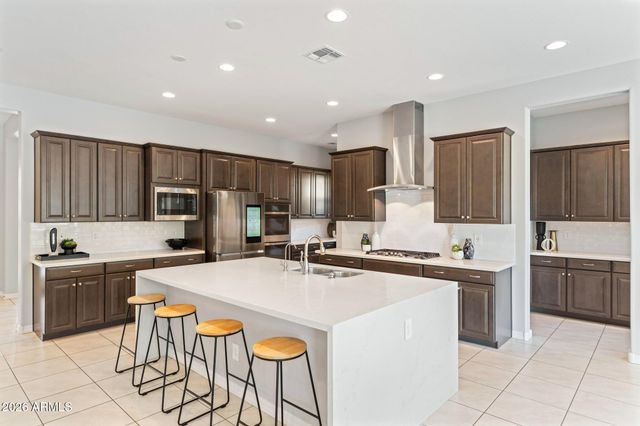 719 E Summerside Road, Phoenix, AZ 85042