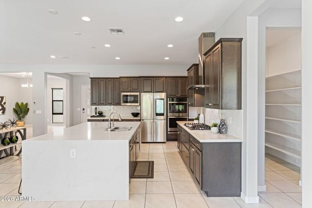 719 E Summerside Road, Phoenix, AZ 85042