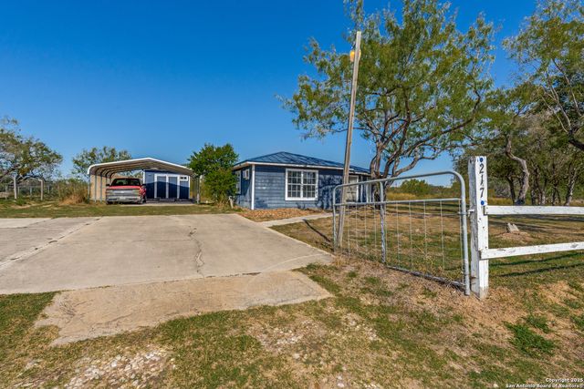 217 Cimarron, Floresville, TX 78114