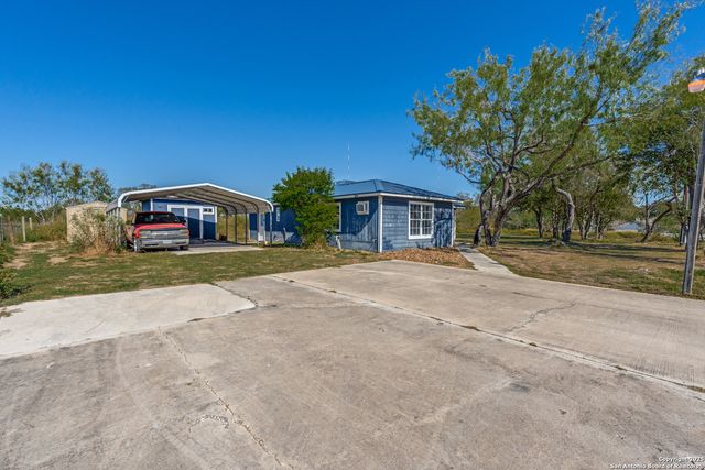 217 Cimarron, Floresville, TX 78114