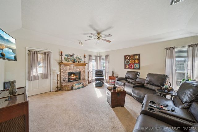 6607 Silver Oak Terrace W, Tulsa, OK 74107