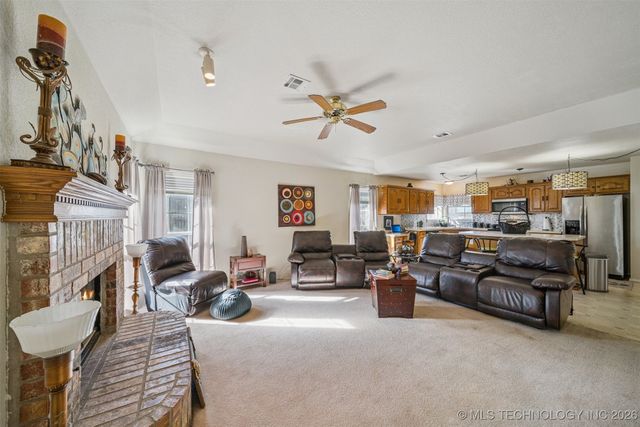 6607 Silver Oak Terrace W, Tulsa, OK 74107