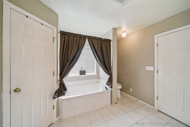 6607 Silver Oak Terrace W, Tulsa, OK 74107