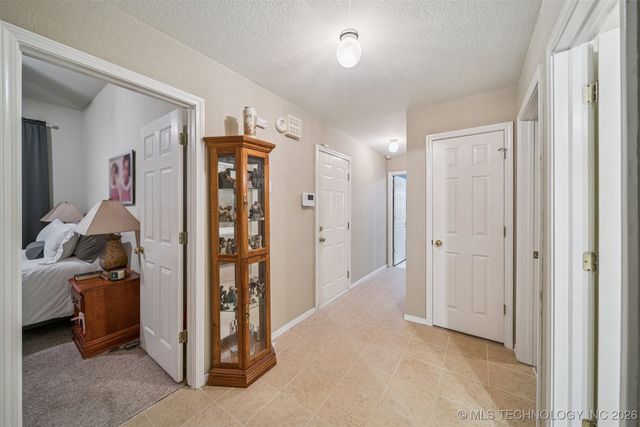 6607 Silver Oak Terrace W, Tulsa, OK 74107