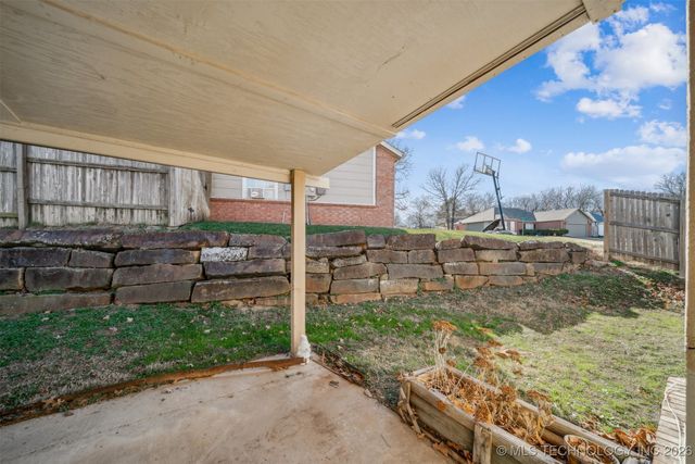 6607 Silver Oak Terrace W, Tulsa, OK 74107