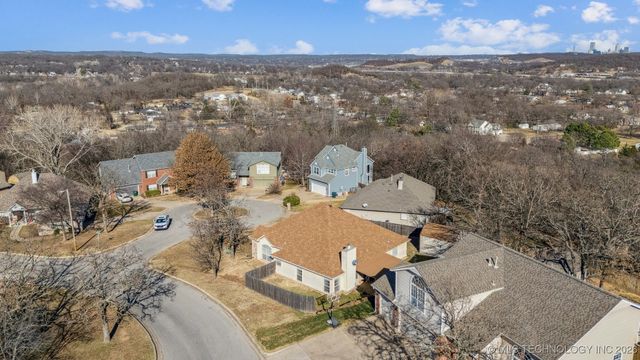 6607 Silver Oak Terrace W, Tulsa, OK 74107