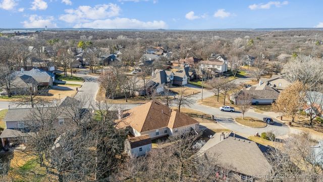 6607 Silver Oak Terrace W, Tulsa, OK 74107