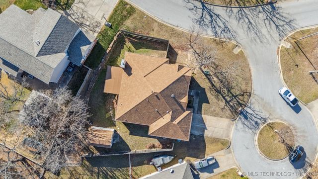 6607 Silver Oak Terrace W, Tulsa, OK 74107