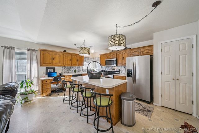 6607 Silver Oak Terrace W, Tulsa, OK 74107