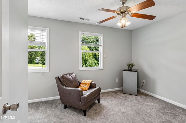 204 Gray Station Road 204, Johnson City, TN 37615