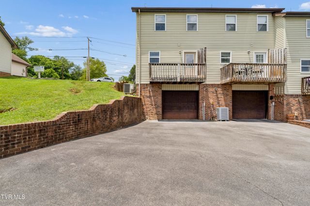 204 Gray Station Road 204, Johnson City, TN 37615