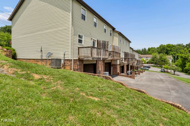 204 Gray Station Road 204, Johnson City, TN 37615