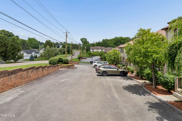 204 Gray Station Road 204, Johnson City, TN 37615