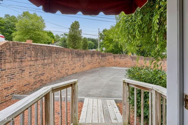 204 Gray Station Road 204, Johnson City, TN 37615