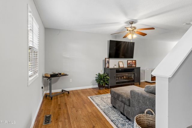 204 Gray Station Road 204, Johnson City, TN 37615