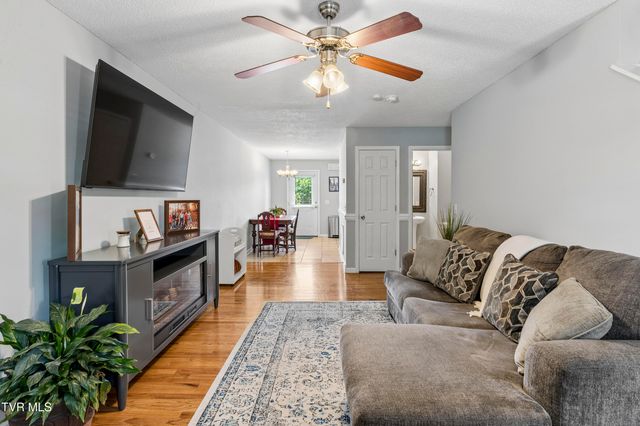 204 Gray Station Road 204, Johnson City, TN 37615