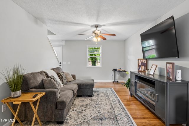 204 Gray Station Road 204, Johnson City, TN 37615