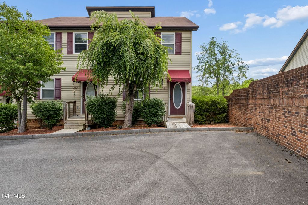 204 Gray Station Road 204, Johnson City, TN 37615