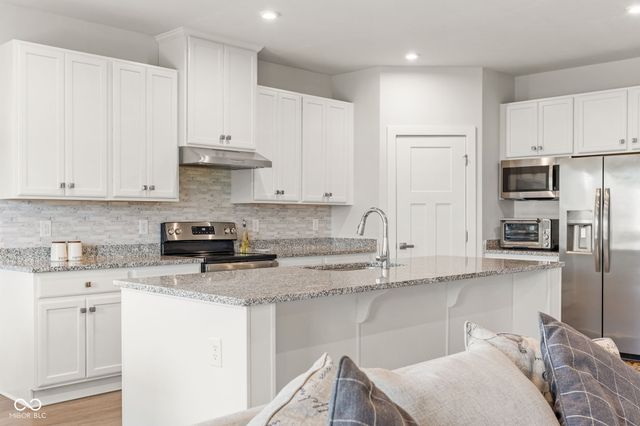 569 Wilsons Farm Drive, Fortville, IN 46040