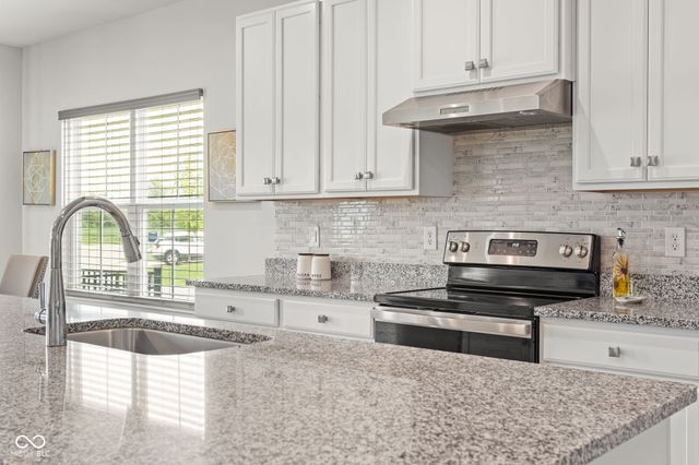 569 Wilsons Farm Drive, Fortville, IN 46040