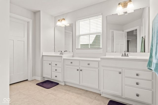 569 Wilsons Farm Drive, Fortville, IN 46040