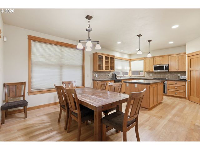 6287 FERNHILL Loop, Springfield, OR 97478