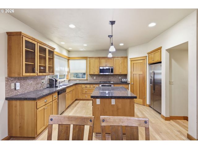 6287 FERNHILL Loop, Springfield, OR 97478