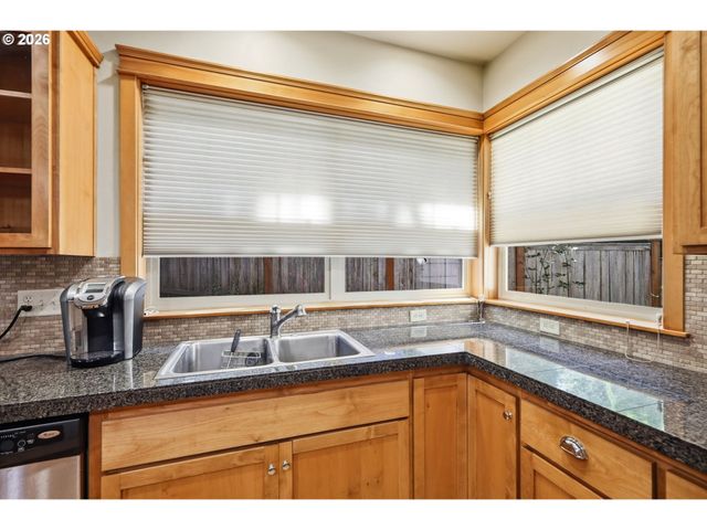 6287 FERNHILL Loop, Springfield, OR 97478