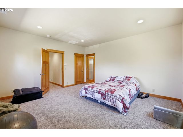 6287 FERNHILL Loop, Springfield, OR 97478