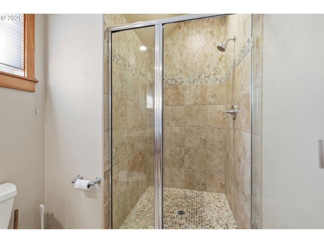 6287 FERNHILL Loop, Springfield, OR 97478