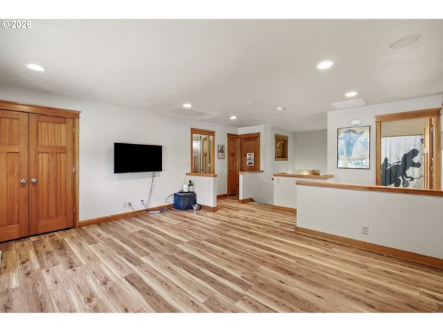 6287 FERNHILL Loop, Springfield, OR 97478