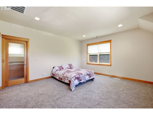 6287 FERNHILL Loop, Springfield, OR 97478