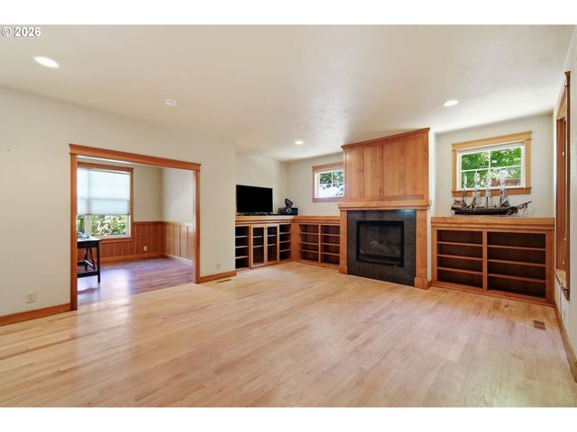 6287 FERNHILL Loop, Springfield, OR 97478