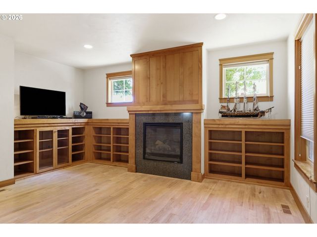 6287 FERNHILL Loop, Springfield, OR 97478