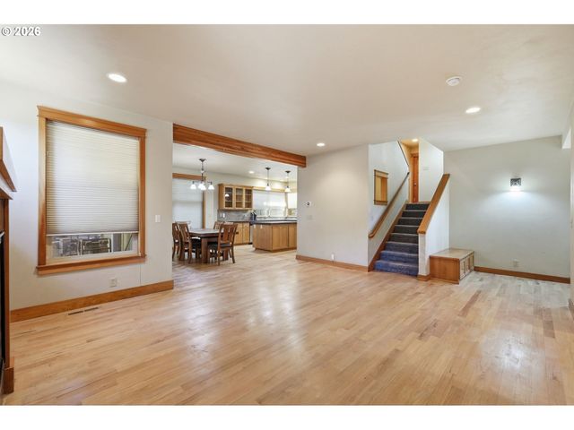 6287 FERNHILL Loop, Springfield, OR 97478