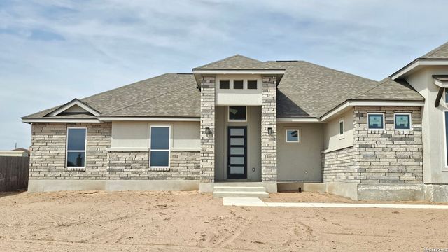 105 Oakmont Ln, La Vernia, TX 78121