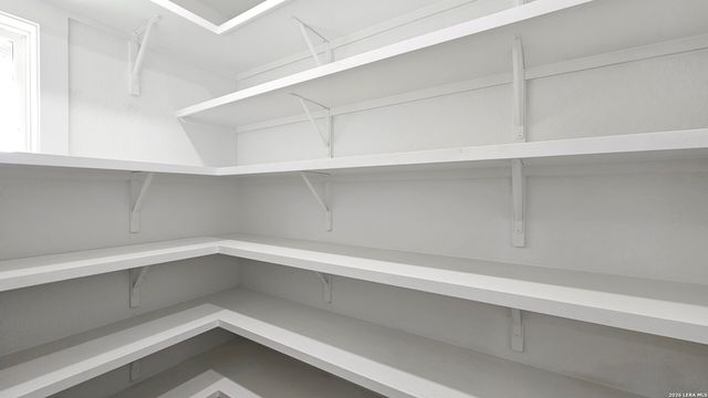 105 Oakmont Ln, La Vernia, TX 78121