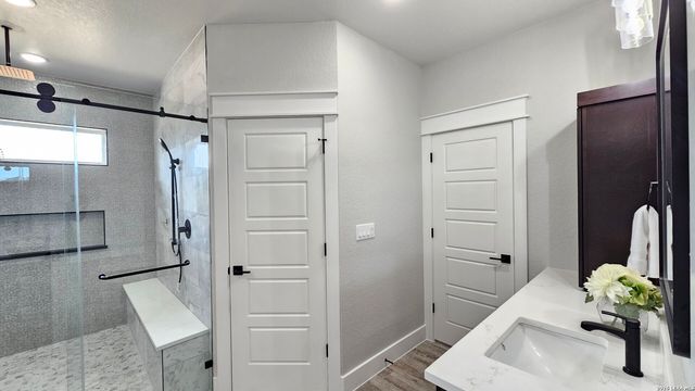 105 Oakmont Ln, La Vernia, TX 78121