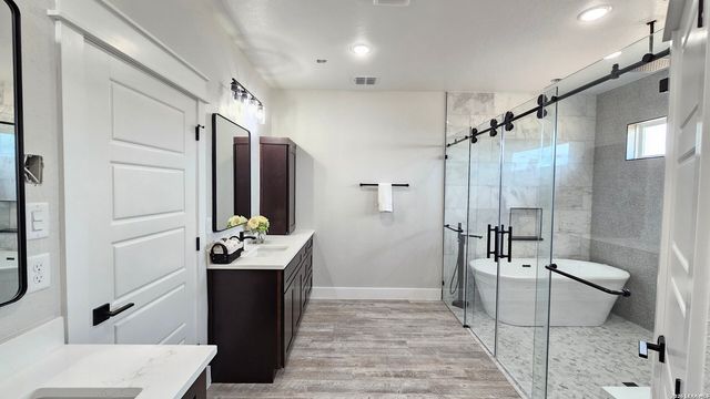 105 Oakmont Ln, La Vernia, TX 78121