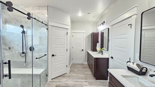 105 Oakmont Ln, La Vernia, TX 78121