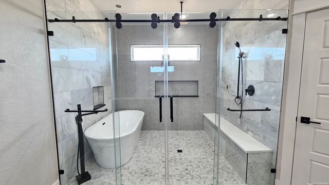 105 Oakmont Ln, La Vernia, TX 78121