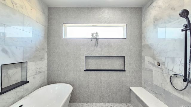 105 Oakmont Ln, La Vernia, TX 78121