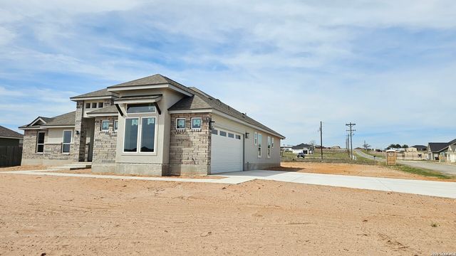 105 Oakmont Ln, La Vernia, TX 78121