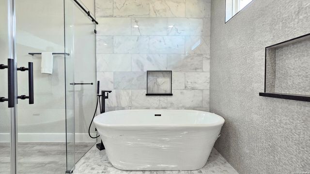 105 Oakmont Ln, La Vernia, TX 78121