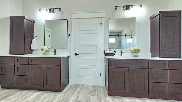 105 Oakmont Ln, La Vernia, TX 78121