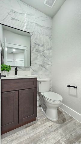 105 Oakmont Ln, La Vernia, TX 78121