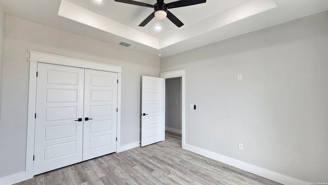 105 Oakmont Ln, La Vernia, TX 78121