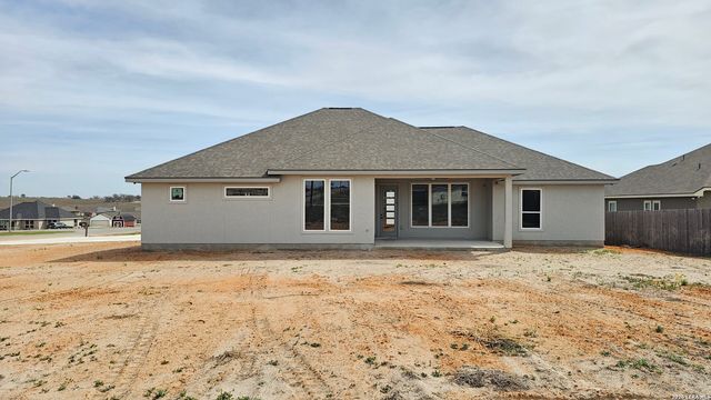 105 Oakmont Ln, La Vernia, TX 78121